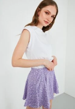 LELA Basic - T-Shirt Basic - White 10 LELA Basic - T-Shirt Basic - White -Lela d607ab71c29e48c19a81eb22a785afe5