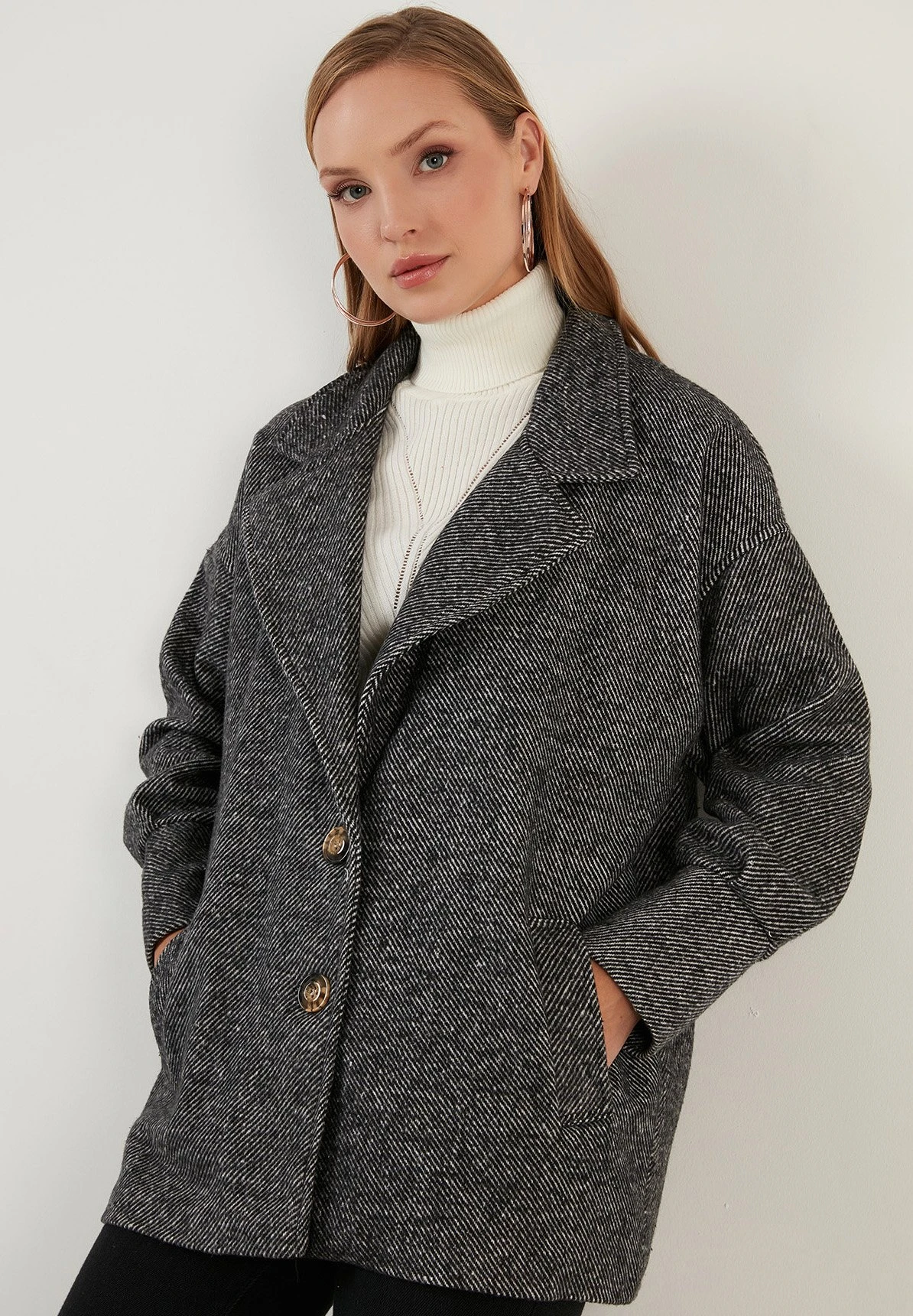 LELA Loose Fit - Halflange Jas - Black 6 LELA Loose Fit - Halflange Jas - Black - Afbeelding 4