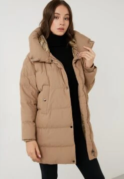 LELA Oversized Inflatable Long- Winterjas - Beige -Lela e3f33f971e46410dbbbc00f594fd4f0d