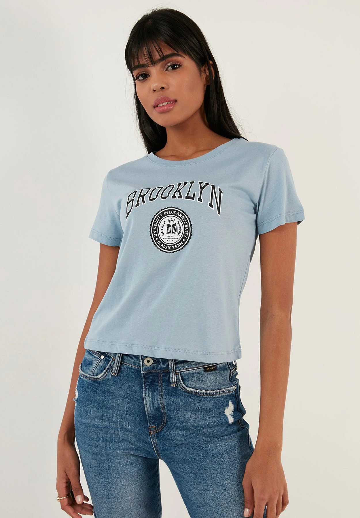 LELA T-Shirt Print - Baby Blue 7 LELA T-Shirt Print - Baby Blue - Afbeelding 5