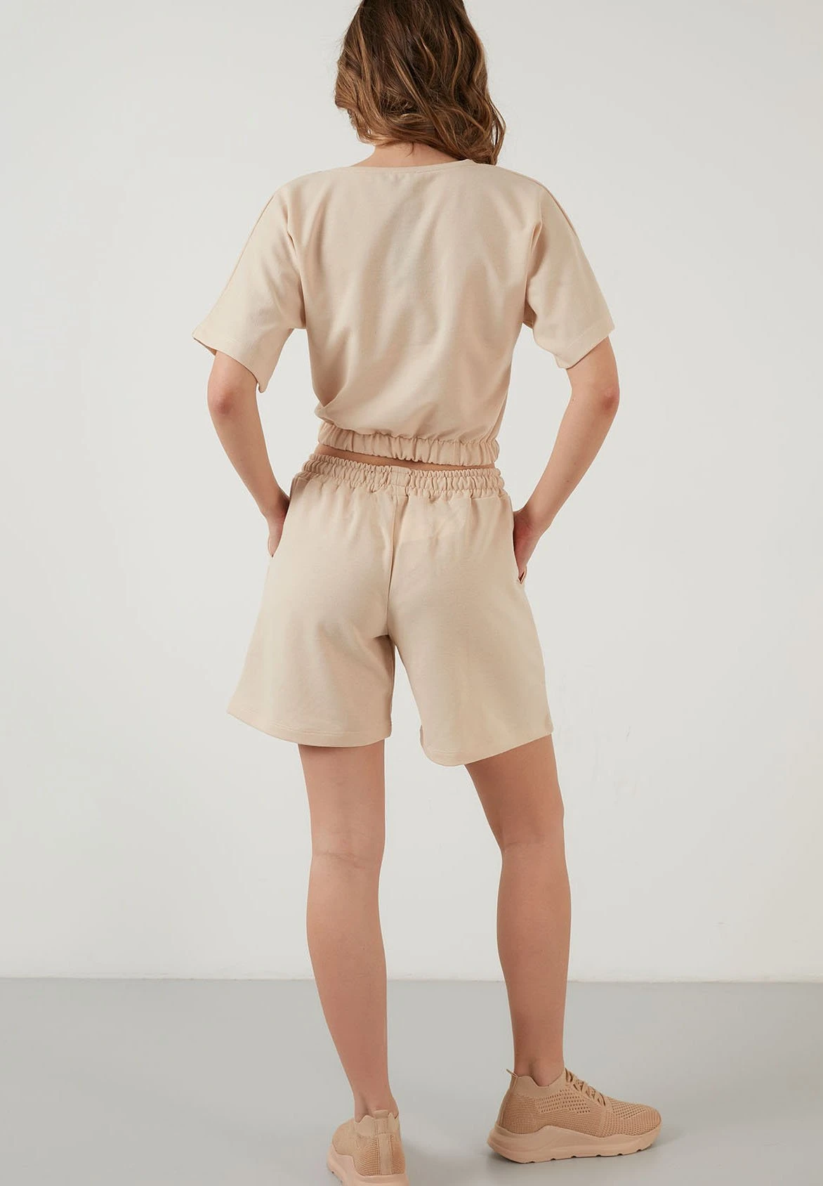 LELA Two Piece Set - Regular Fit - Shorts - Stone Colored 4 LELA Two Piece Set - Regular Fit - Shorts - Stone Colored - Afbeelding 2