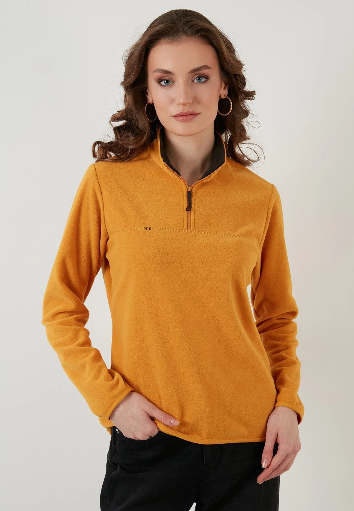 LELA Slim Fit - Fleece Trui - Mustard Color 3 LELA Slim Fit - Fleece Trui - Mustard Color